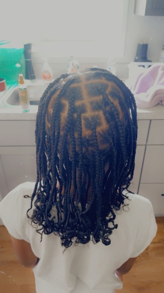Kid+back+view+knotless+braids+W%2Fcurly+ends